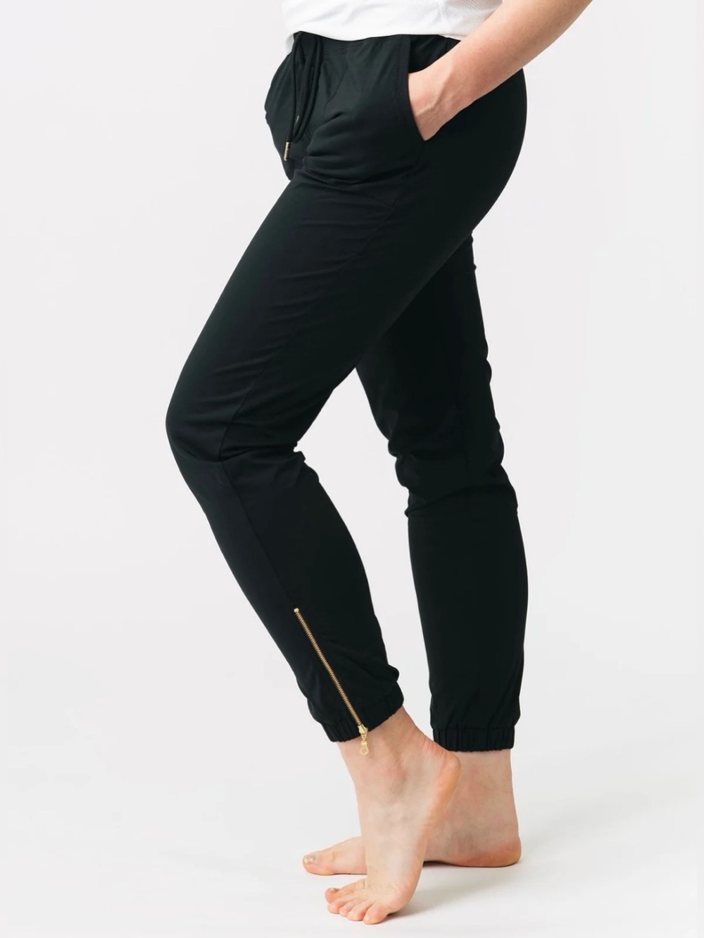 Women’s ZYIA Black Active Peak Zipper Joggers size Medium